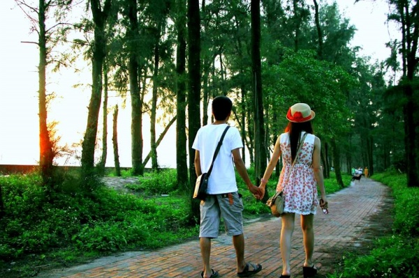 Hình ảnh: "Con đường tình yêu" là nơi hẹn hò nên thơ dành cho du khách khi có dịp đến với biển Cô Tô.